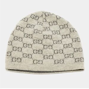 Gucci authentic Unisex Cashmere Light Gray and Darker Gray GG Patterned Beanie